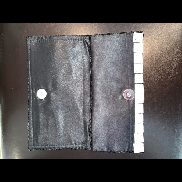 Clutch made of large scale genuine horn pailletts. Graphic placed on black satin - Picture 2 of 5